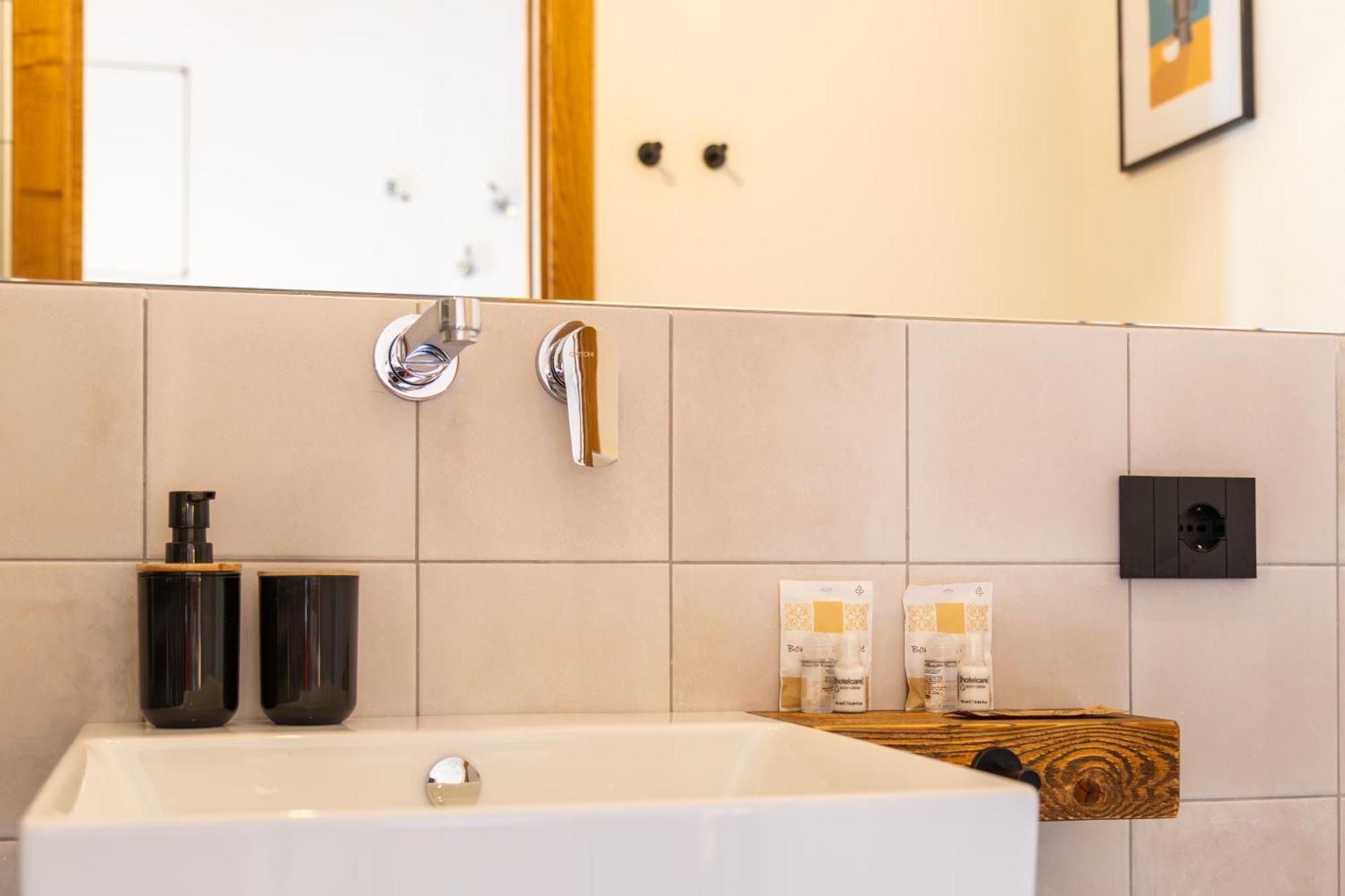 Iknos Accommodation トルトリ エクステリア 写真